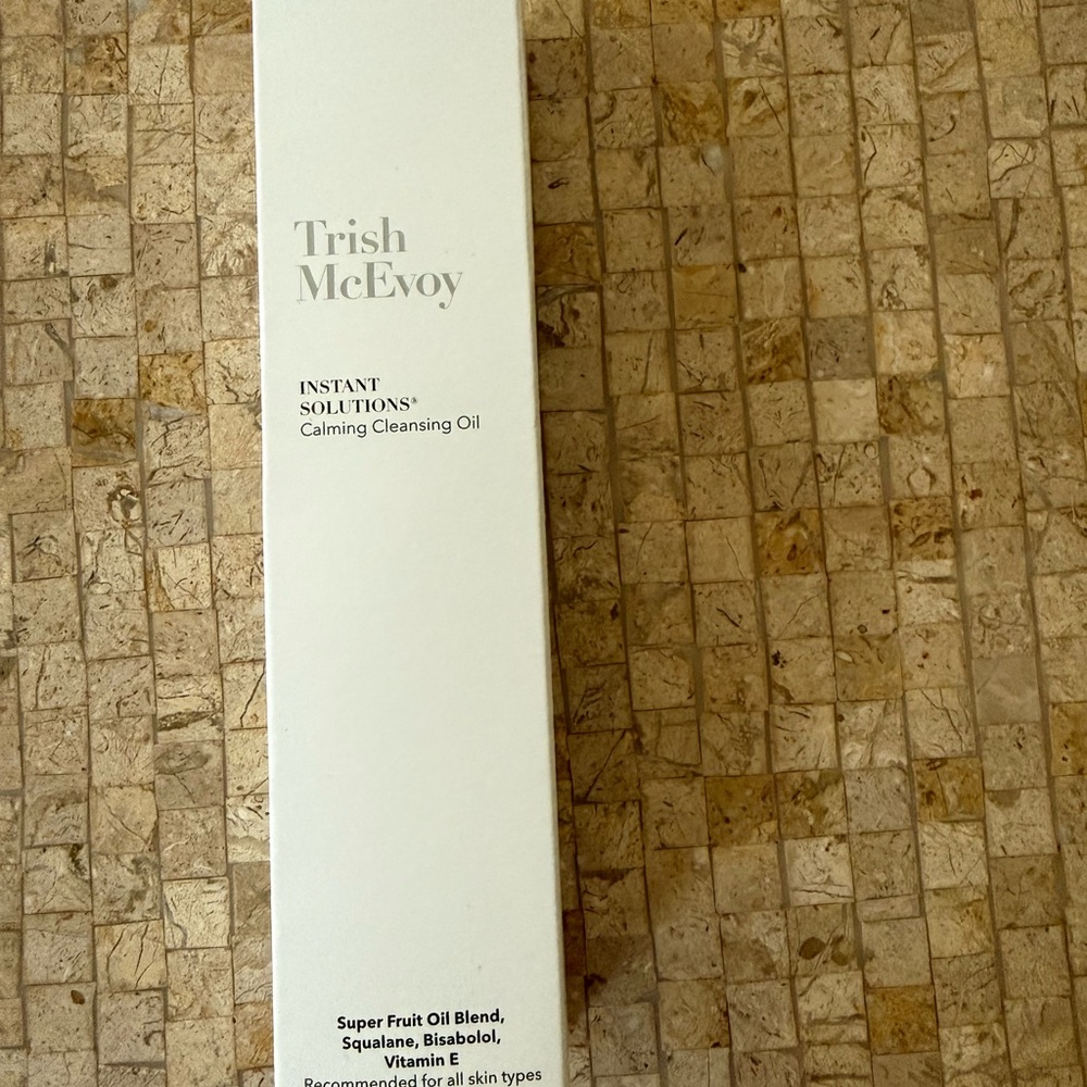 Trish McEvoy Instant Solutions Calming Cleansing Oil - White